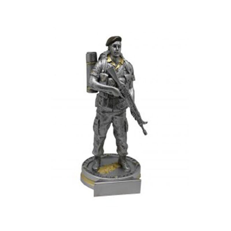 HT803 COMANDO FIGURE TROPHY 24CM - Image 1