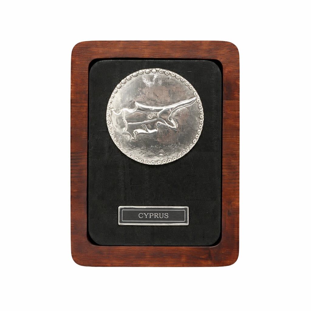 15CM HANDMADE SILVER CYPRUS PLAQUE – CULTURAL DISPLAY WITH ENGRAVED PLATE & BOX - Image 1