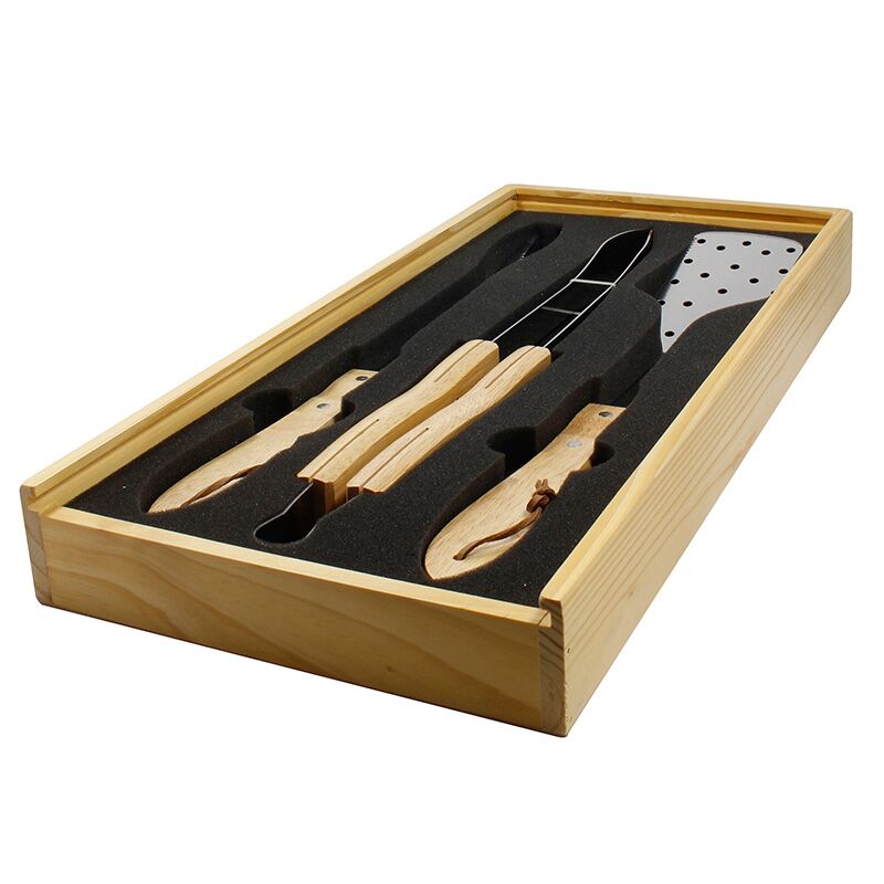 BBQ TOOLS SET IN WOODEN CASE - Image 1